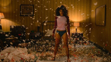 Zazie Beetz aligruhában megy neki a démonoknak ebben a teljesen megvadult akciófilmben