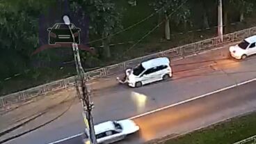 Érthetetlen balesetet okozott egy rolleres – videó