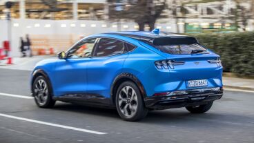 Fél perc miatt rendelt el visszahívást a Ford