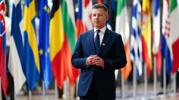 Magyar Péter Brüsszelben járt, lemondott Orbán Balázs